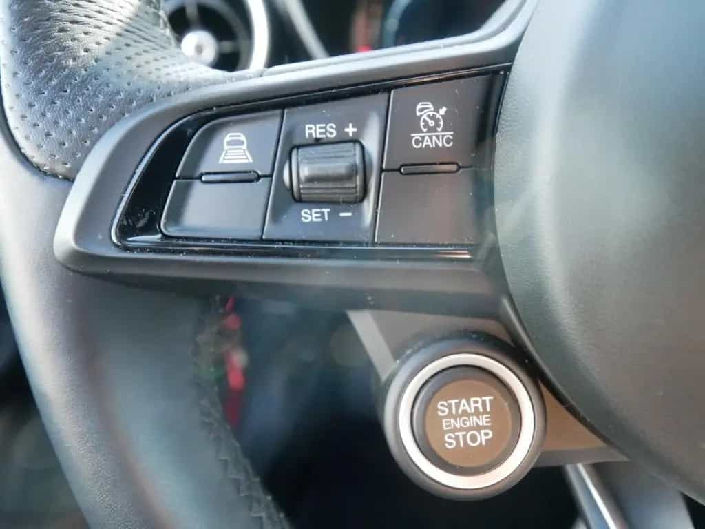 Alfa Romeo Giulia TI 2.0 TURBO 16V 280 PS AT8 Q4 NAVI XENON 07/2023-photo-23