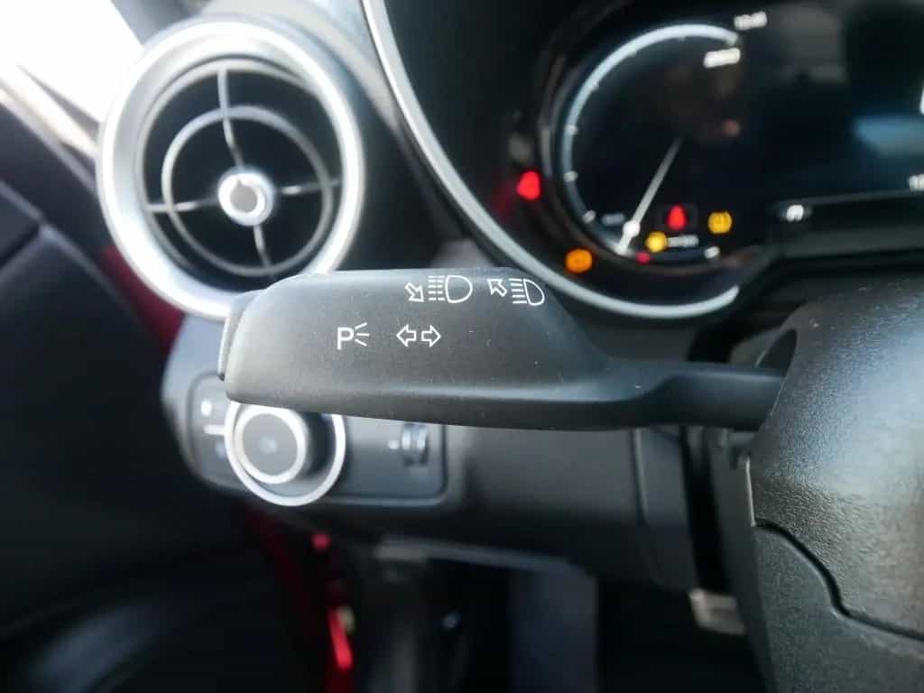 Alfa Romeo Giulia TI 2.0 TURBO 16V 280 PS AT8 Q4 NAVI XENON 07/2023-photo-25