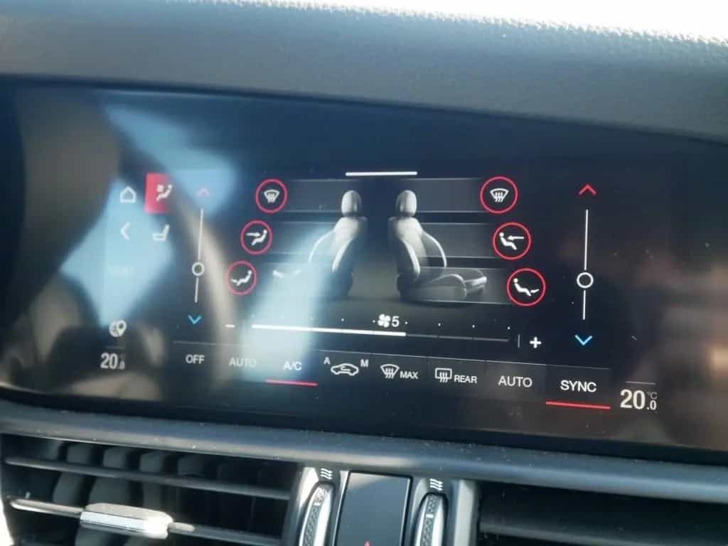 Alfa Romeo Giulia TI 2.0 TURBO 16V 280 PS AT8 Q4 NAVI XENON 07/2023-photo-31