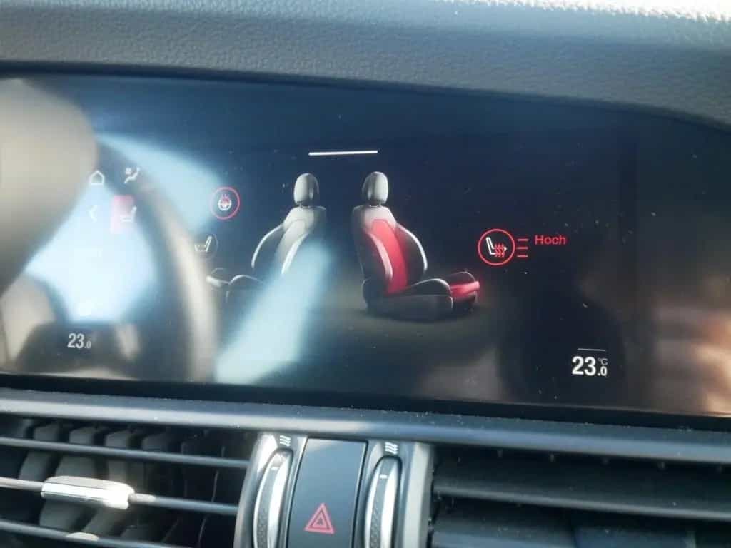 Alfa Romeo Giulia TI 2.0 TURBO 16V 280 PS AT8 Q4 NAVI XENON 07/2023-photo-32