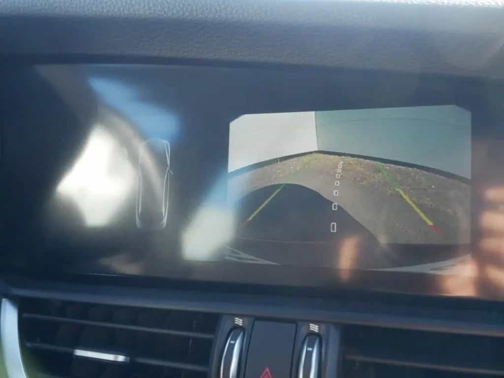 Alfa Romeo Giulia TI 2.0 TURBO 16V 280 PS AT8 Q4 NAVI XENON 07/2023-photo-36
