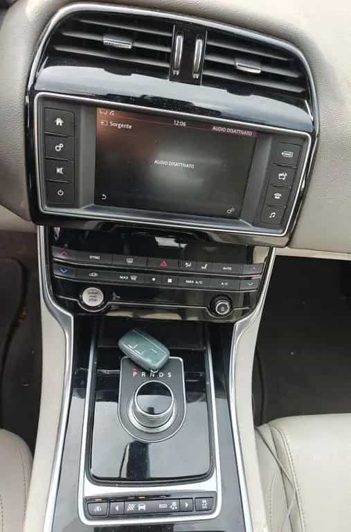 Jaguar XE 2.0 D Turbo 180CV aut. Portfolio (Avar 09/2015-photo-11