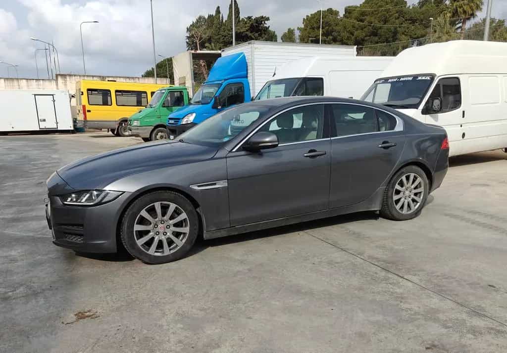 Jaguar XE 2.0 D Turbo 180CV aut. Portfolio (Avar 09/2015-photo-1