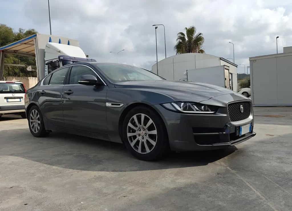 Jaguar XE 2.0 D Turbo 180CV aut. Portfolio (Avar 09/2015-photo-3