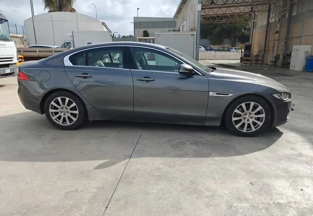 Jaguar XE 2.0 D Turbo 180CV aut. Portfolio (Avar 09/2015-photo-4