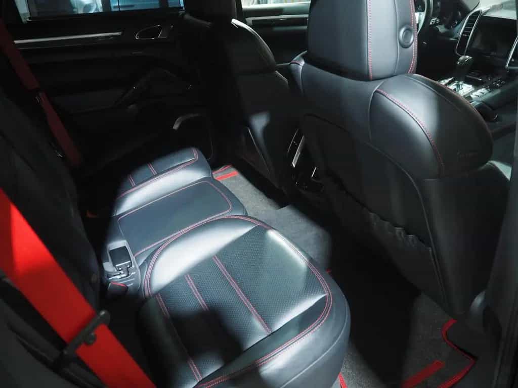 Porsche Cayenne Turbo S 10/2013-photo-10