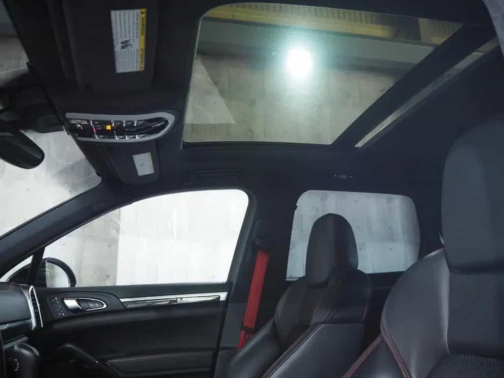 Porsche Cayenne Turbo S 10/2013-photo-13