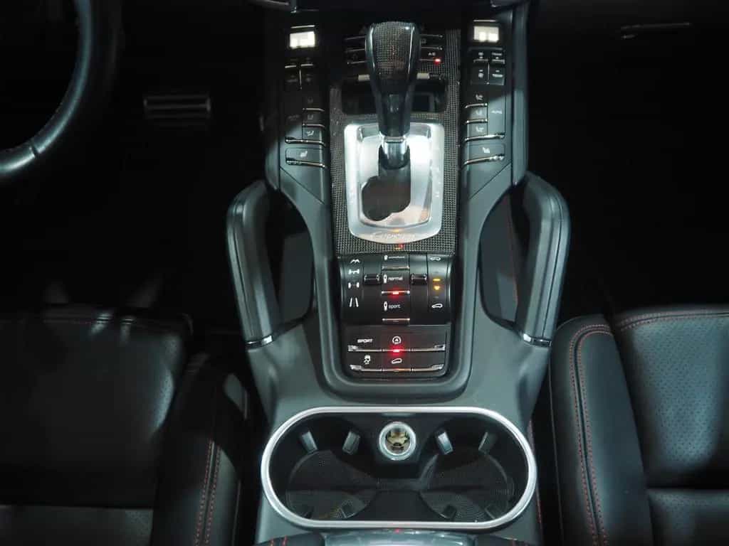 Porsche Cayenne Turbo S 10/2013-photo-15