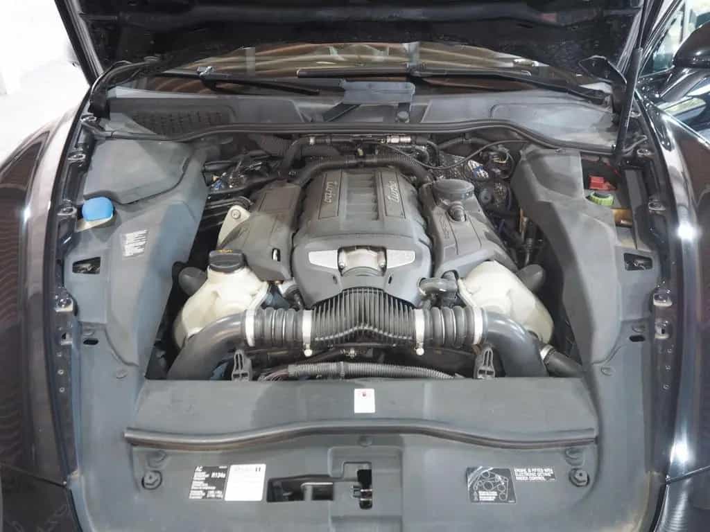 Porsche Cayenne Turbo S 10/2013-photo-16