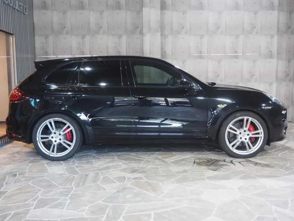 Porsche Cayenne Turbo S 10/2013-photo-4