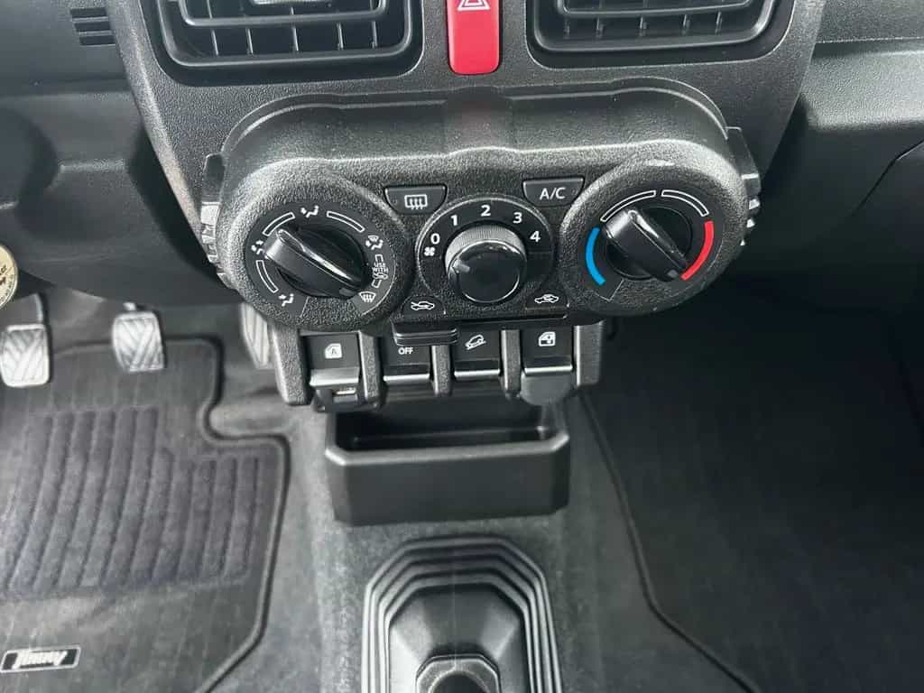 Suzuki Jimny Comfort*AllGrip*Notrad*SHZ* 04/2024-photo-14