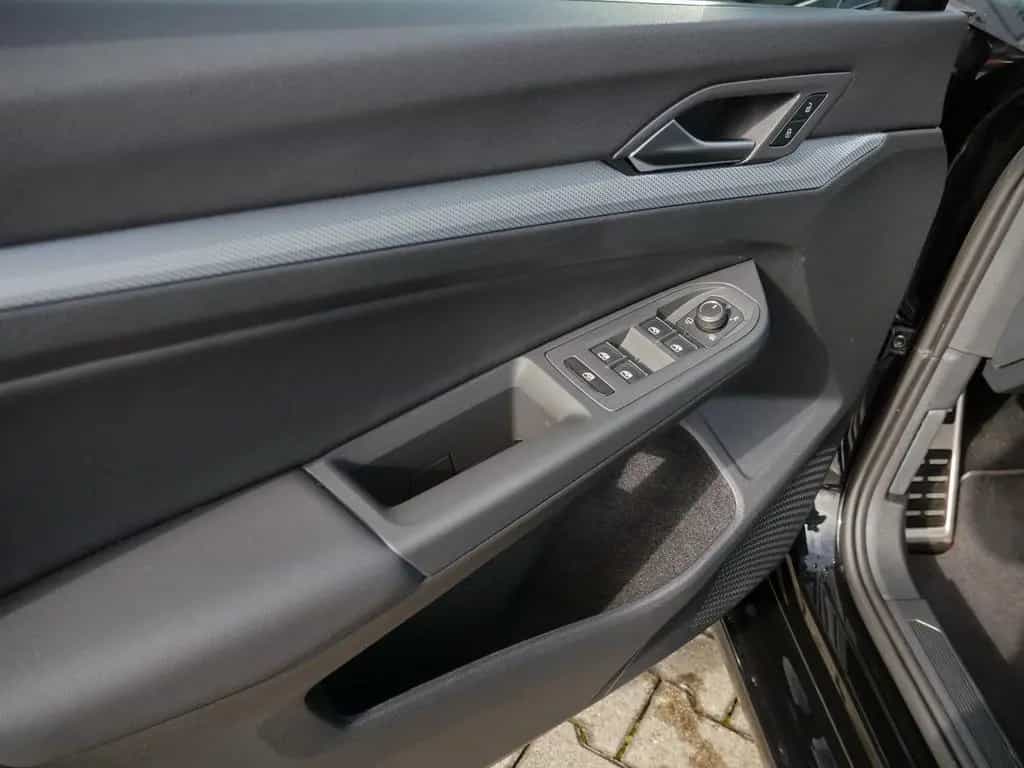 Volkswagen Golf 1.5 eTSI Goal AHK*LED*RFK*ACC*Digital 05/2025-photo-19
