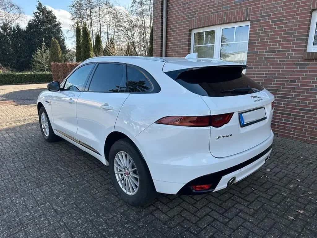 Jaguar F-Pace 30d V6 AWD | Zahnriemen & Service 07/2017-photo-3