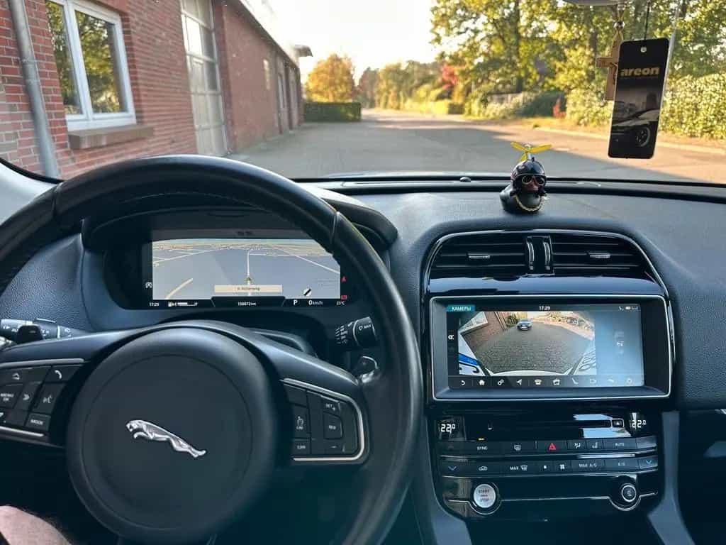 Jaguar F-Pace 30d V6 AWD | Zahnriemen & Service 07/2017-photo-9