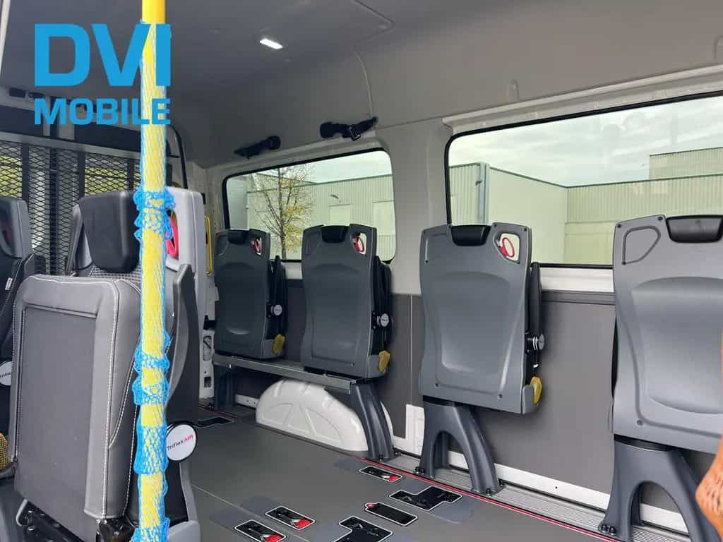MAN TGE Rollstuhl-Lift Triflex Boden Drehklappsitze null-photo-15