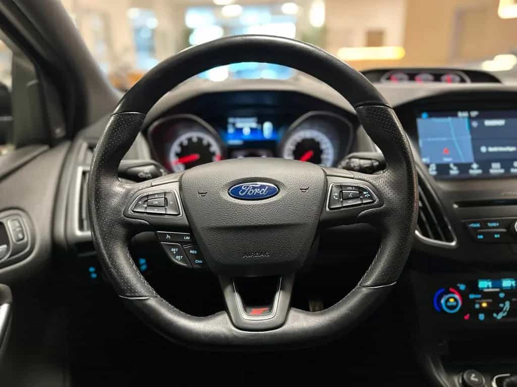 Ford Focus Turnier 2.0 ST +BI-XENON+NAVI+LEDER+2.HAND 08/2017-photo-10