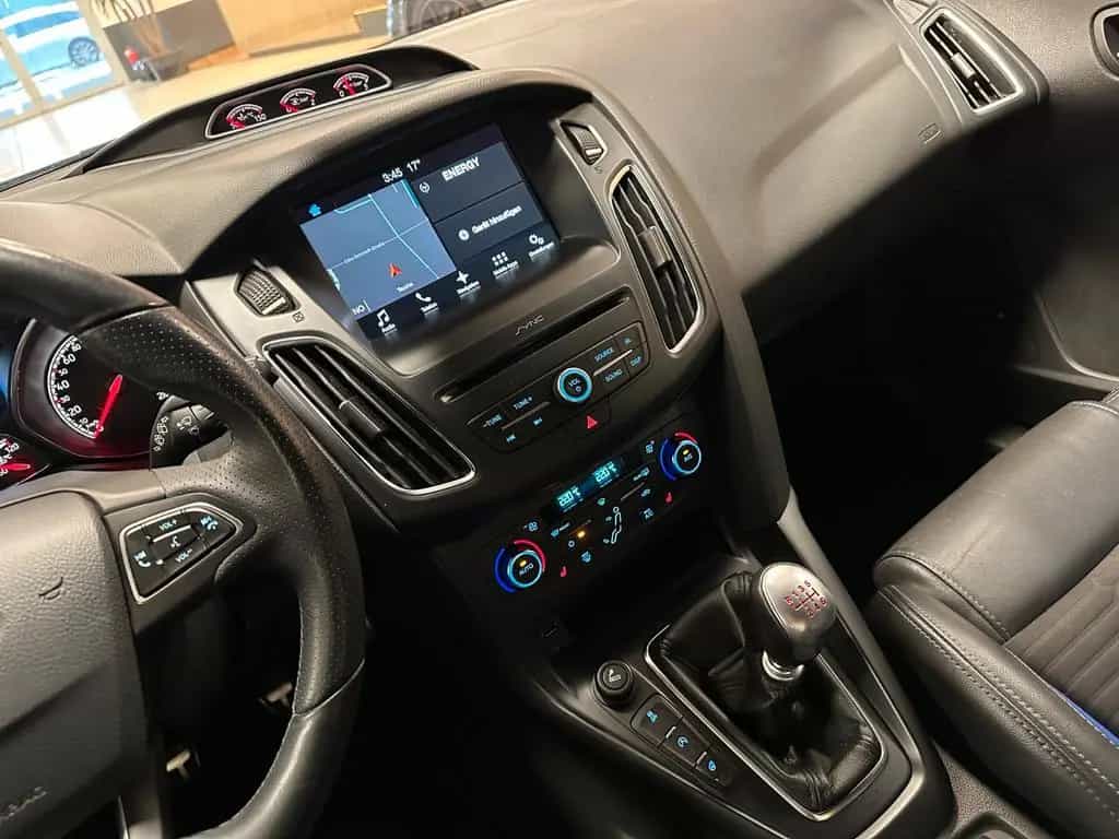 Ford Focus Turnier 2.0 ST +BI-XENON+NAVI+LEDER+2.HAND 08/2017-photo-12