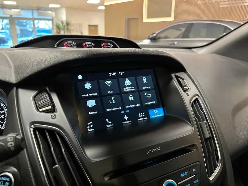 Ford Focus Turnier 2.0 ST +BI-XENON+NAVI+LEDER+2.HAND 08/2017-photo-14