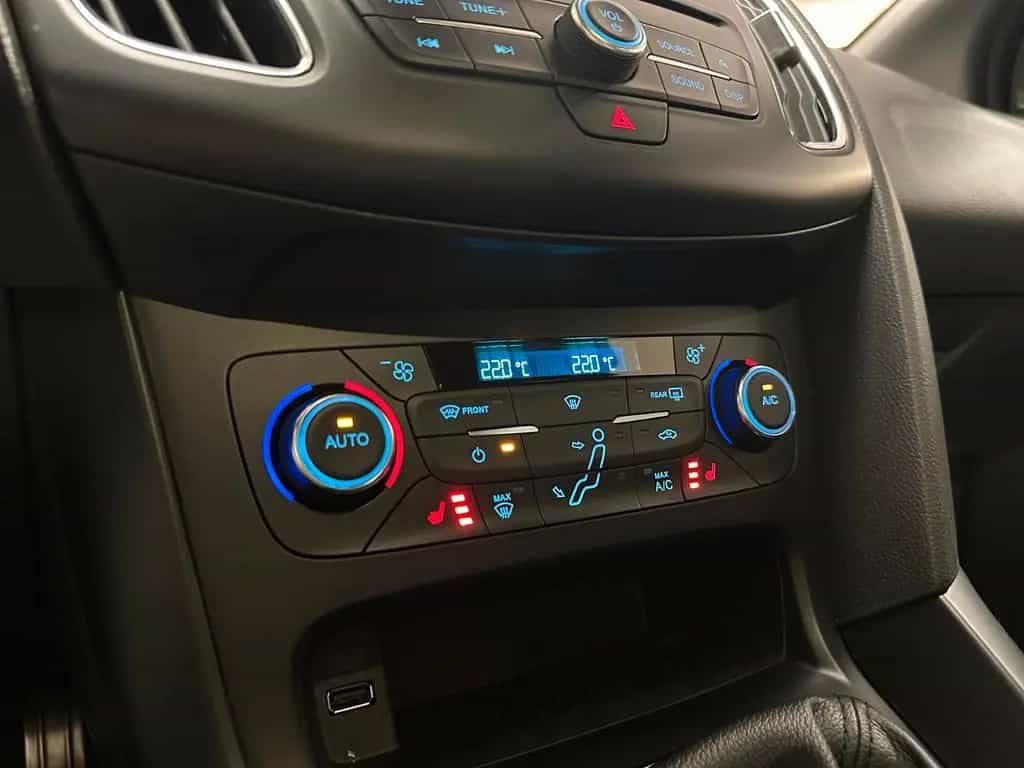 Ford Focus Turnier 2.0 ST +BI-XENON+NAVI+LEDER+2.HAND 08/2017-photo-16