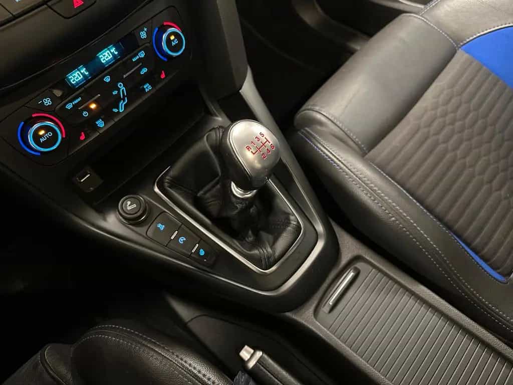Ford Focus Turnier 2.0 ST +BI-XENON+NAVI+LEDER+2.HAND 08/2017-photo-17
