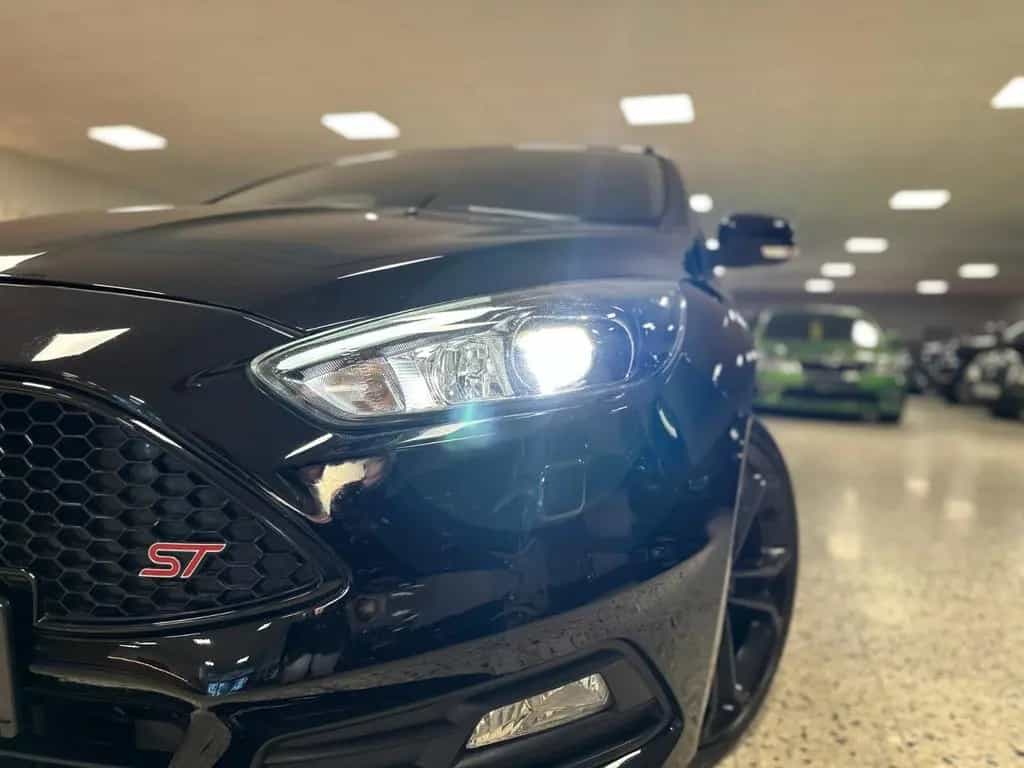 Ford Focus Turnier 2.0 ST +BI-XENON+NAVI+LEDER+2.HAND 08/2017-photo-26