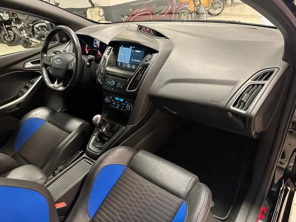 Ford Focus Turnier 2.0 ST +BI-XENON+NAVI+LEDER+2.HAND 08/2017-photo-6