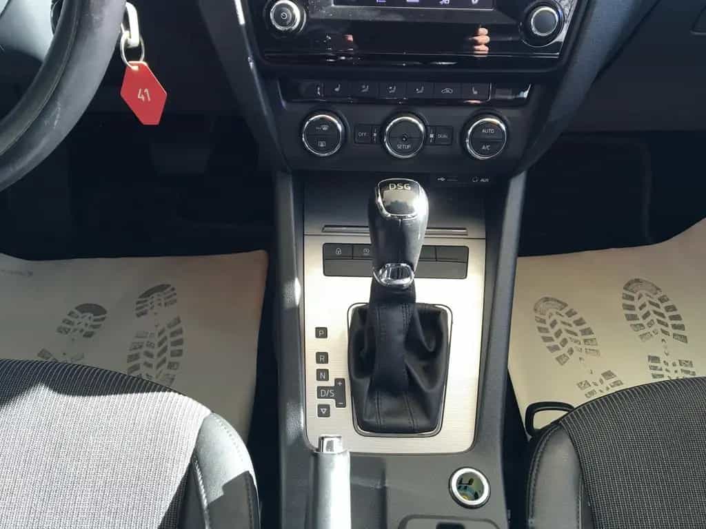 Skoda Octavia 1.2 TSI Lim-Fließheck/Autom/Navi/AHK/DAB 05/2014-photo-16
