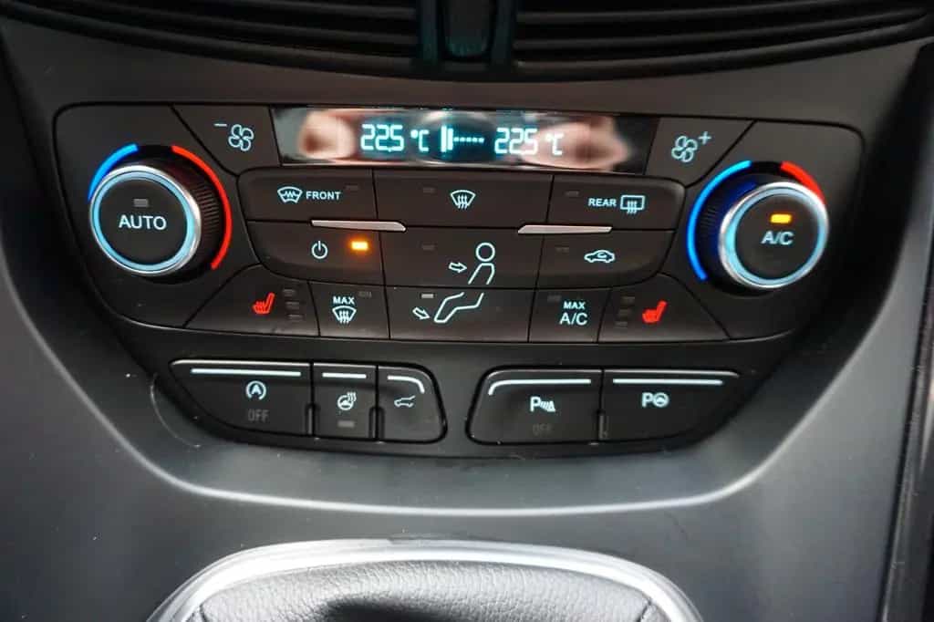 Ford Kuga ST-Line BI-XENON, NAVI, SITZHEIZUNG, 2x PDC 02/2017-photo-9