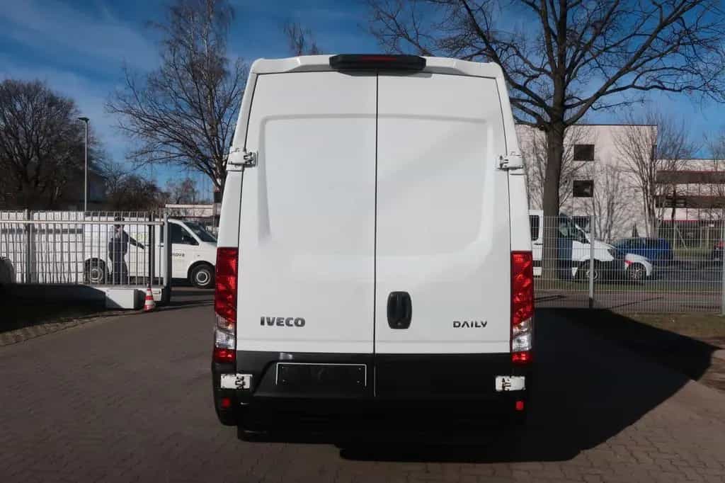 Iveco Daily Kasten 35 S 11 V Radstand 3520 L Nr. 103 12/2014-photo-1
