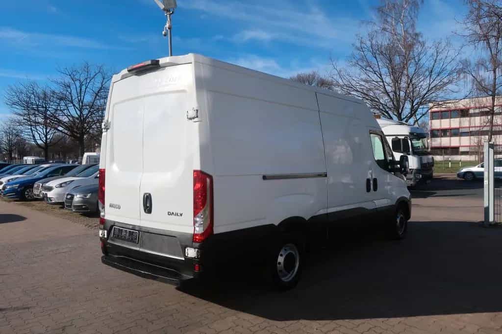 Iveco Daily Kasten 35 S 11 V Radstand 3520 L Nr. 103 12/2014-photo-2