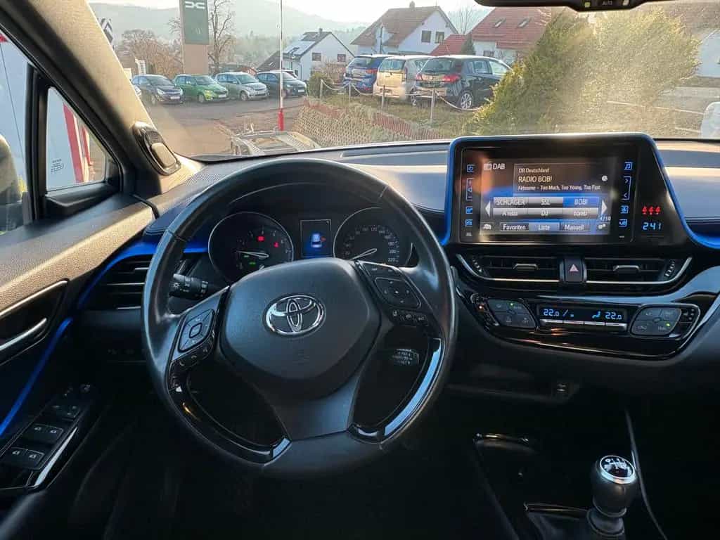Toyota C-HR Style Selection+Winterräder 11/2017-photo-4