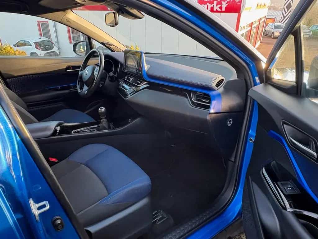 Toyota C-HR Style Selection+Winterräder 11/2017-photo-5