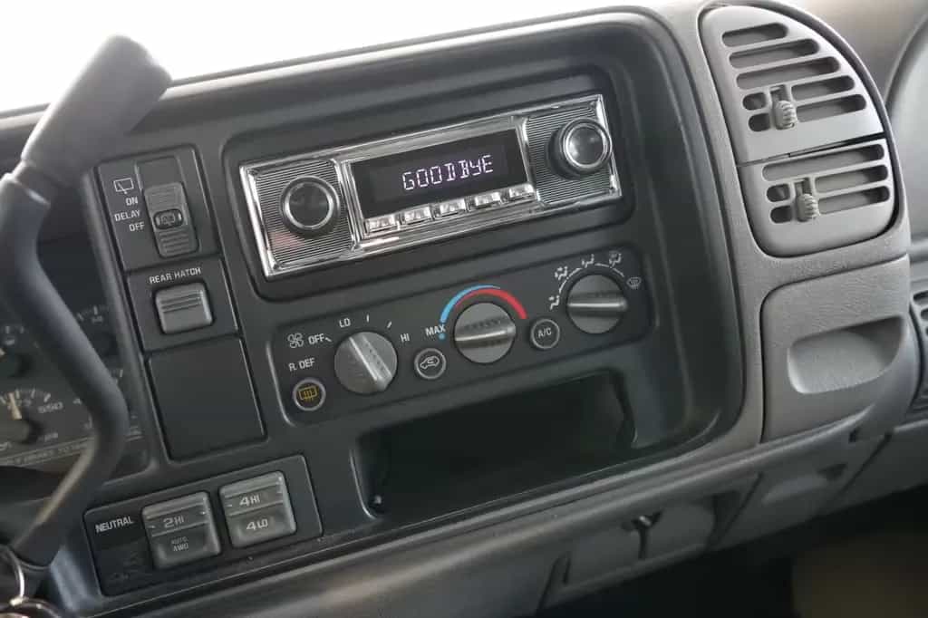 Chevrolet Tahoe 5.7 V8 Sport Utility Vehicle K1500 12/1997-photo-19