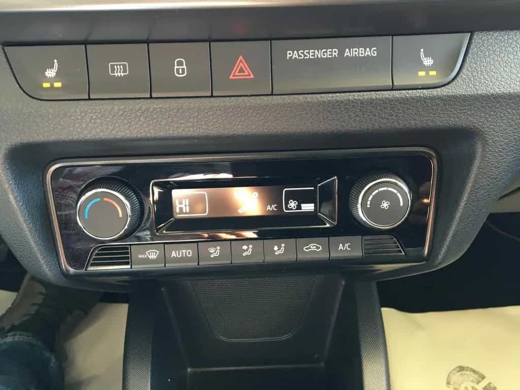 Skoda Fabia 1.0TSICombi Drive 125Best Of/ACC/Apple-CAR 07/2020-photo-19