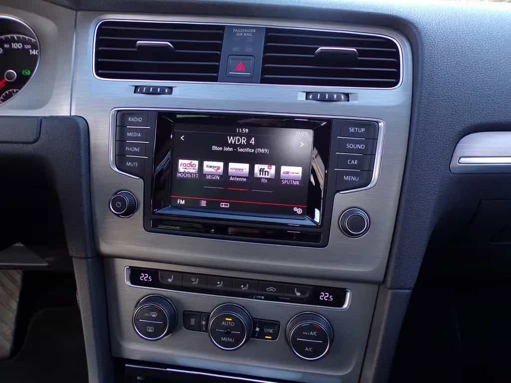 Volkswagen Golf VII 1.2 TSI DSG DYNAUDIO+XENON+STANDHZG 09/2014-photo-14