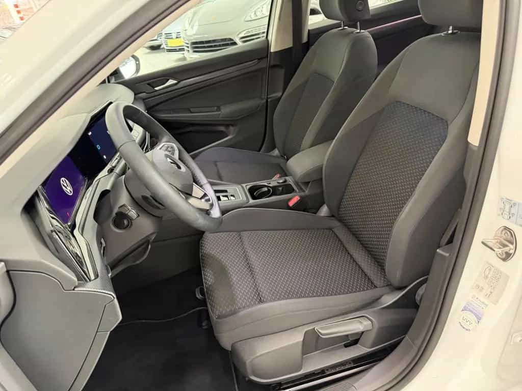 Volkswagen Golf VIII Lim. United eTSI 08/2021-photo-18