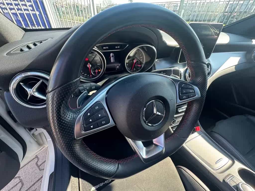 Mercedes-Benz CLA-Class Shooting Brake CLA 200 AMG LEDER PANORAMA 11/2017-photo-13
