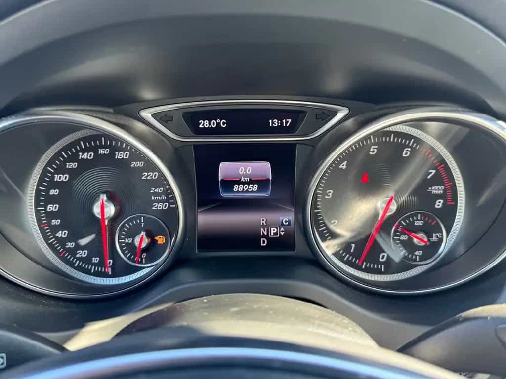 Mercedes-Benz CLA-Class Shooting Brake CLA 200 AMG LEDER PANORAMA 11/2017-photo-18