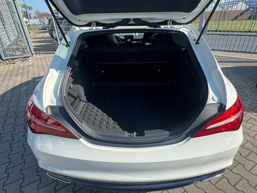 Mercedes-Benz CLA-Class Shooting Brake CLA 200 AMG LEDER PANORAMA 11/2017-photo-7