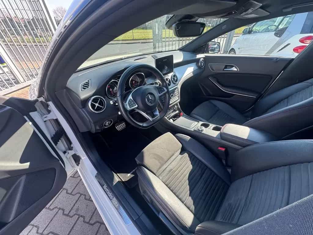 Mercedes-Benz CLA-Class Shooting Brake CLA 200 AMG LEDER PANORAMA 11/2017-photo-9