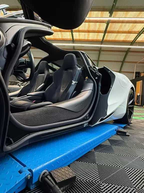 McLaren 720S Carbon Gorilla Glass 07/2018-photo-4