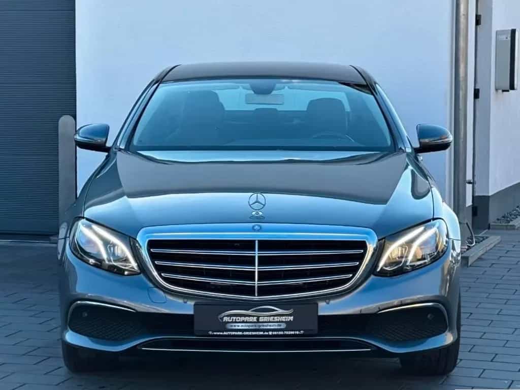 Mercedes-Benz E 200 Limousine 9G*LUXURY*AMBIENTE*NAVI*KAMERA* 04/2016-photo-1