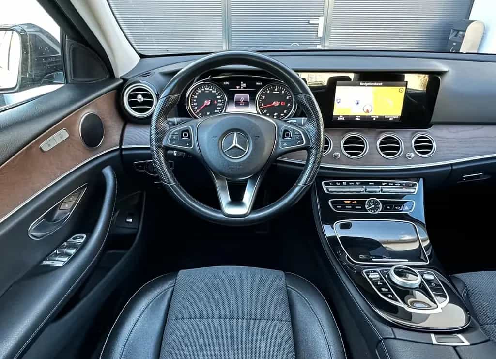 Mercedes-Benz E 200 Limousine 9G*LUXURY*AMBIENTE*NAVI*KAMERA* 04/2016-photo-11