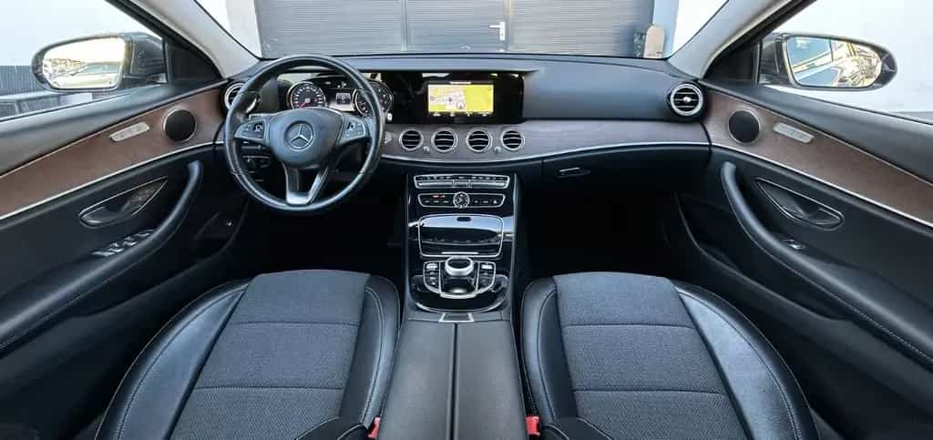 Mercedes-Benz E 200 Limousine 9G*LUXURY*AMBIENTE*NAVI*KAMERA* 04/2016-photo-2
