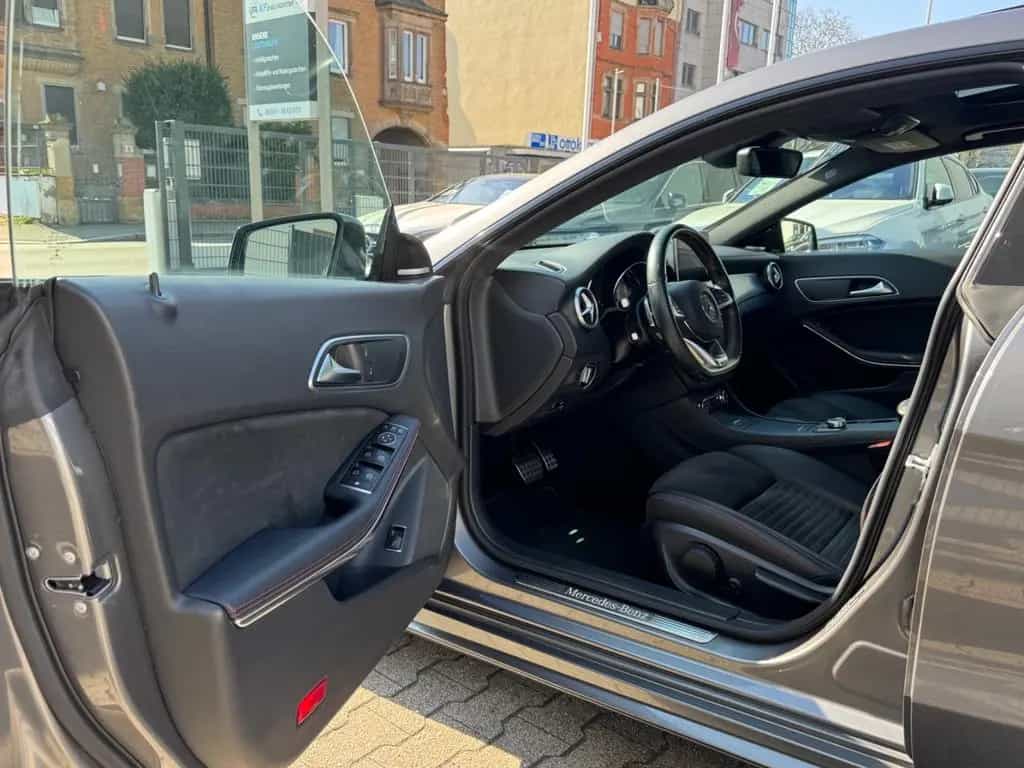 Mercedes-Benz CLA-Class 200 Shooting Brake AMG-LINE*PANO*XEN*H&K*KAM 03/2016-photo-30