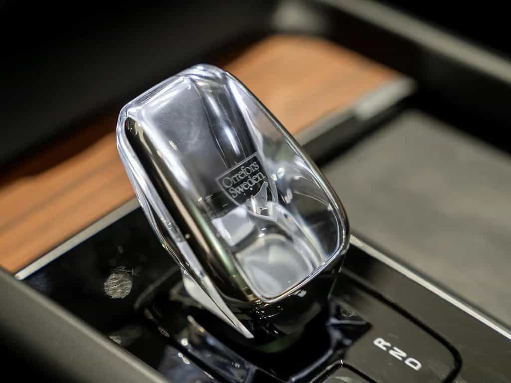 Volvo XC60 B4 Ultimate Dark AWD B&W AHK STANDHEIZUNG 11/2023-photo-17