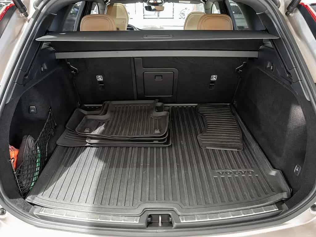 Volvo XC60 B4 Ultimate Dark AWD B&W AHK STANDHEIZUNG 11/2023-photo-22