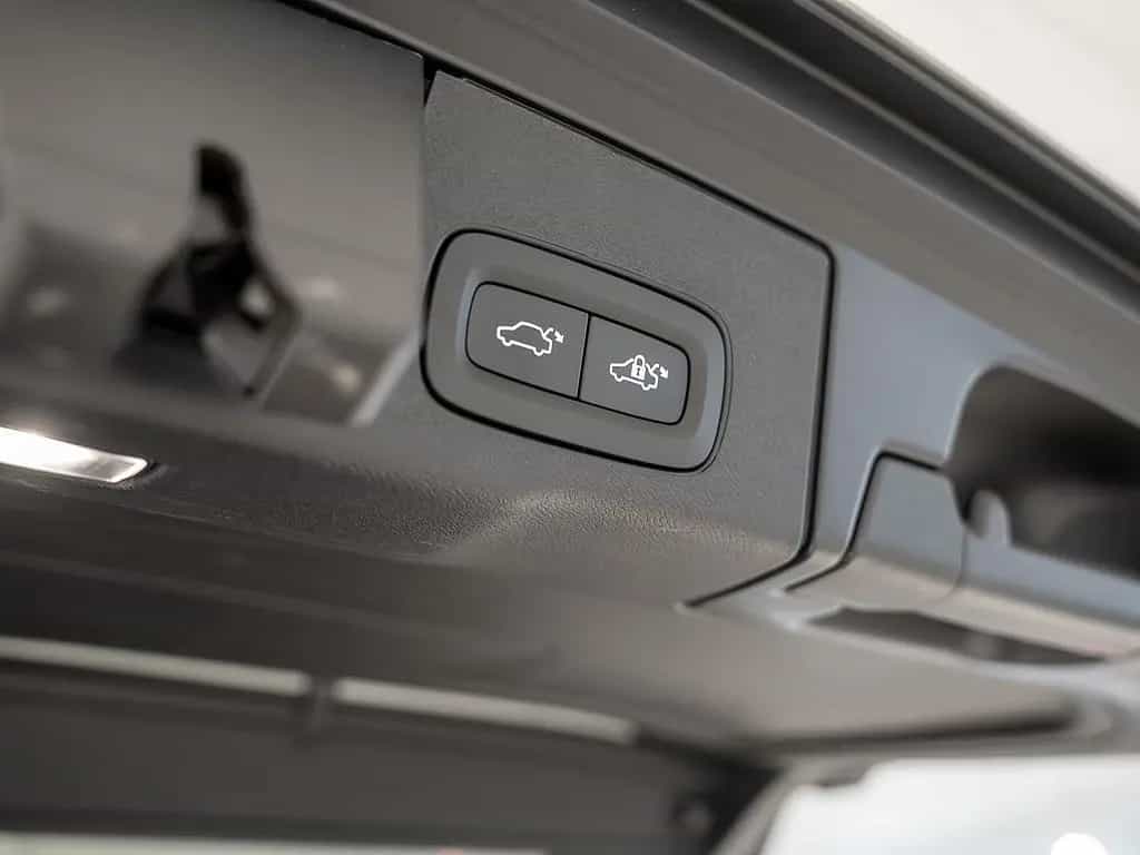 Volvo XC60 B4 Ultimate Dark AWD B&W AHK STANDHEIZUNG 11/2023-photo-24