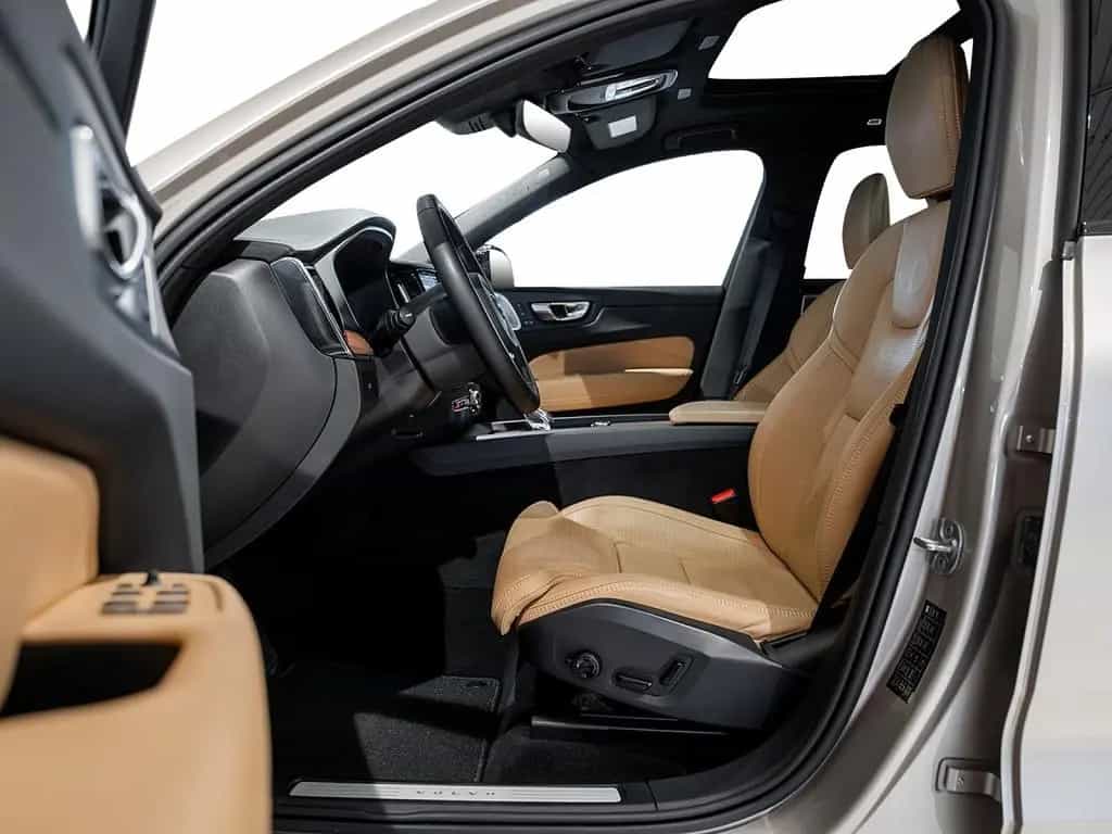 Volvo XC60 B4 Ultimate Dark AWD B&W AHK STANDHEIZUNG 11/2023-photo-4