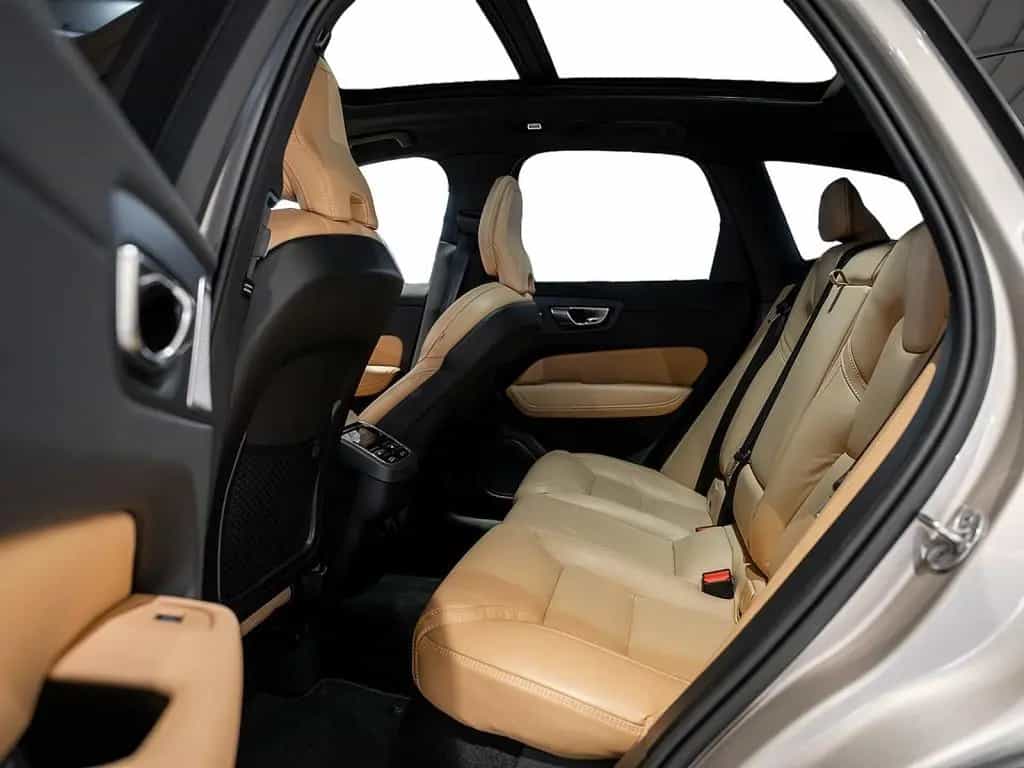 Volvo XC60 B4 Ultimate Dark AWD B&W AHK STANDHEIZUNG 11/2023-photo-5